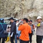 Sat Brimob Polda Jabar Terjunkan 1 SSK Evakuasi Korban Longsor di Gunung Kuda Cirebon