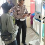 Petugas Samsat Cianjur Edukasi Warga Soal Balik Nama dan STNK
