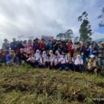 Paguyuban Kolaborasi Hijau Garut Hadiri Penanaman Bersama Petani Penggarap di Lahan Gunung Jaya