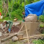 Menjelang Penutupan TMMD Ke-127, Danki Satgas Turun Langsung Kerjakan Prasasti Titik Nol di Parakanlima