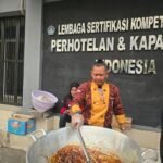 Ratusan Nasi Goreng Live Cooking Dibagikan, ICA SUCI dan Abdi Bangsa Institut Tebar Berkah Ramadhan di Cianjur