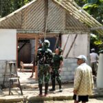 Satgas TMMD Regular Bersama Warga Bangun Rumah Lasinem 