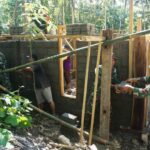 Satgas TMMD Reguler dan Warga Bangun Rumah Pak Poniran