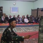 Sela Istirahat Malam, Personel TMMD ke-128 Garut Ajarkan Mengaji di Masjid