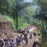 Jalan Desa Dibangun dengan Tangan Rakyat: Gotong Royong Mekarmulya Jadi Bukti Desa Bisa Bergerak Tanpa Menunggu